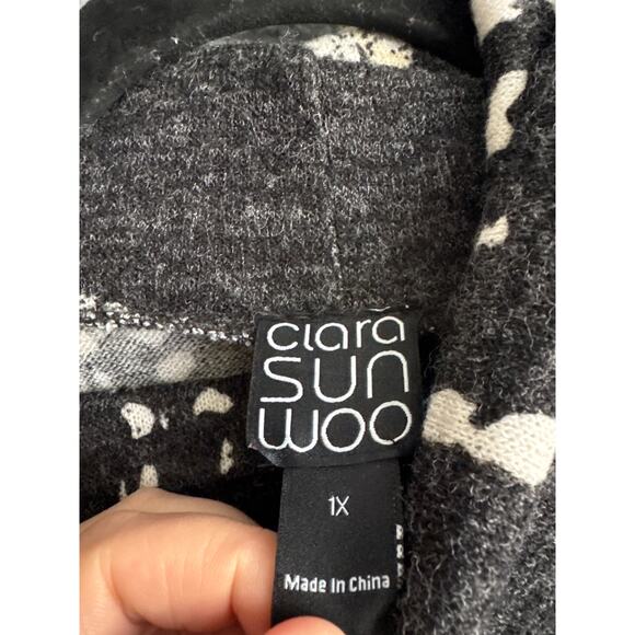 Clara Sunwoo Cowl Neck Pullover Black Abstract Rose size 1X - Picture 2 of 3